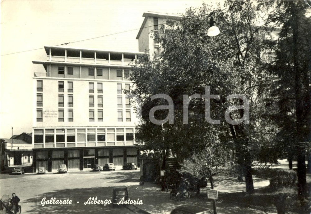 Cartolina originale da collezione 1957 GALLARATE VA La facciata dell albergo ASTORIA Cartolina postale FG VG 1