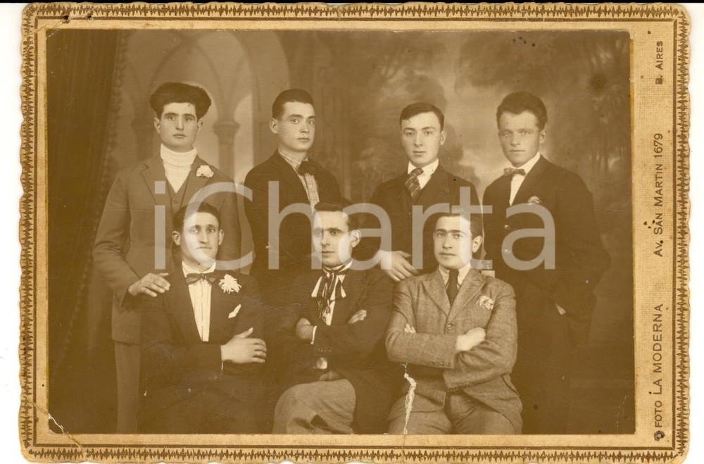 Fotografia d epoca originale 1920 ca BUENOS AIRES ARGENTINA Studenti universitari posano per il fotografo 1