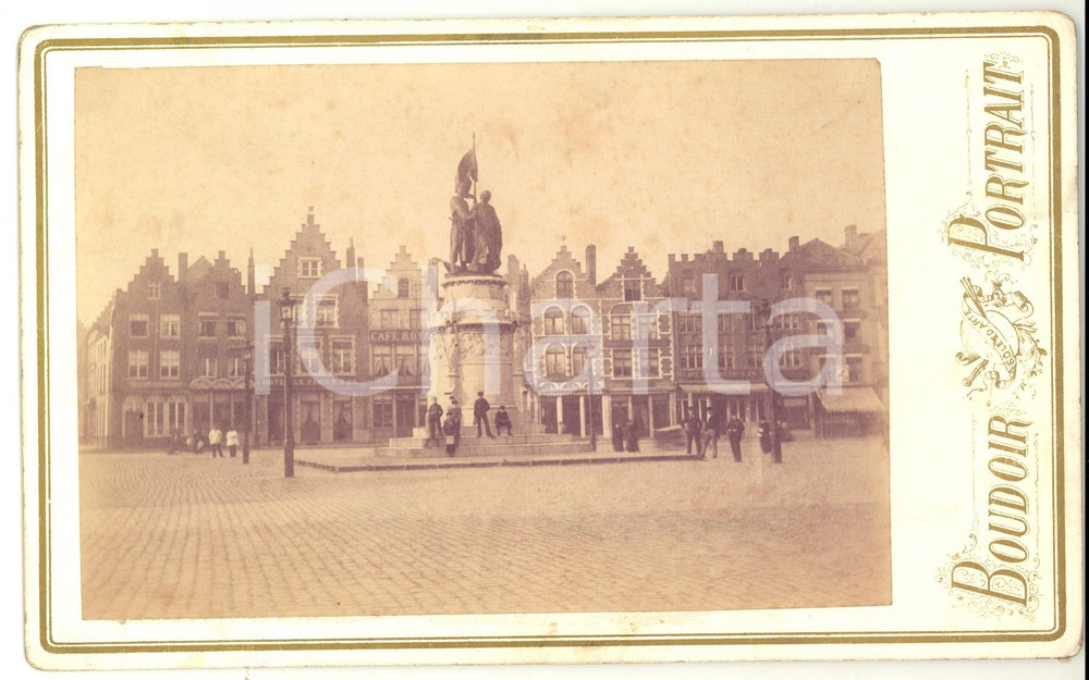Fotografia d epoca originale 1890 ca BRUGES BELGIO Veduta della piazza del Mercato Animata con bambini 1