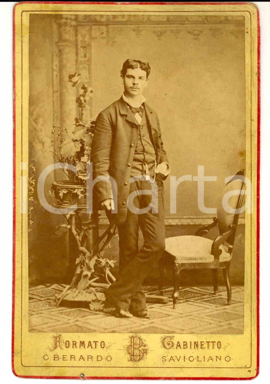 Fotografia d epoca originale 1880 ca SAVIGLIANO CN Ritratto di giovane gentiluomo Foto G. BERARDO 1