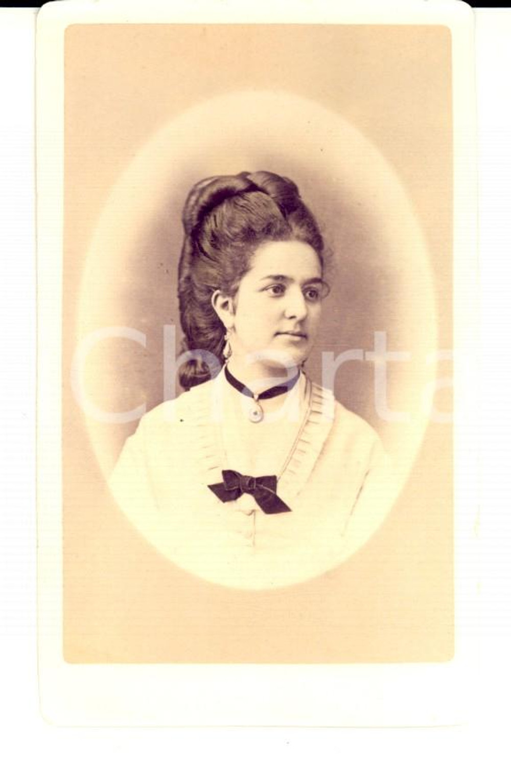 Fotografia d epoca originale 1880 ca GENOVA Ritratto di donna con fiocco nero Fotografia GIULIO ROSSI 1