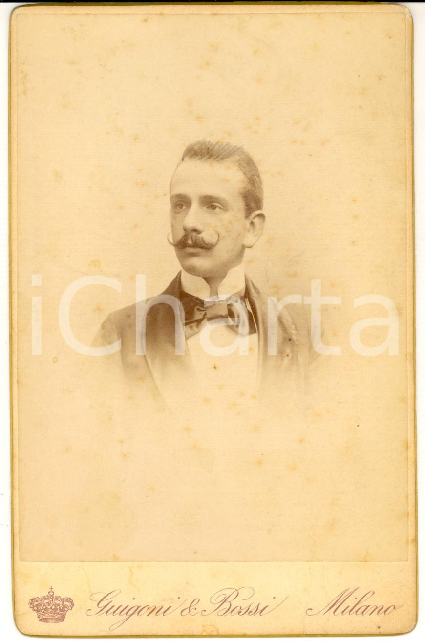 Fotografia d epoca originale 1890 ca MILANO Ritratto maschile con cravattino in raso Foto GUIGONI e BOSSI 1