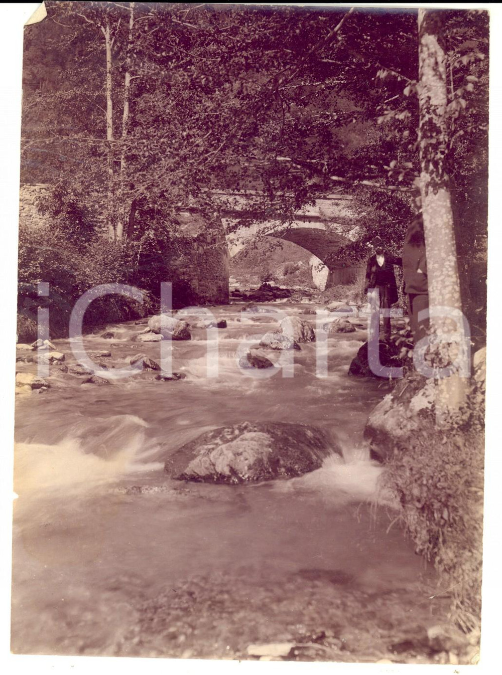 Fotografia d epoca originale 1920 ca ALAGNA VALSESIA VC Escursionisti lungo il torrente OTRO Foto 13 x 17 1