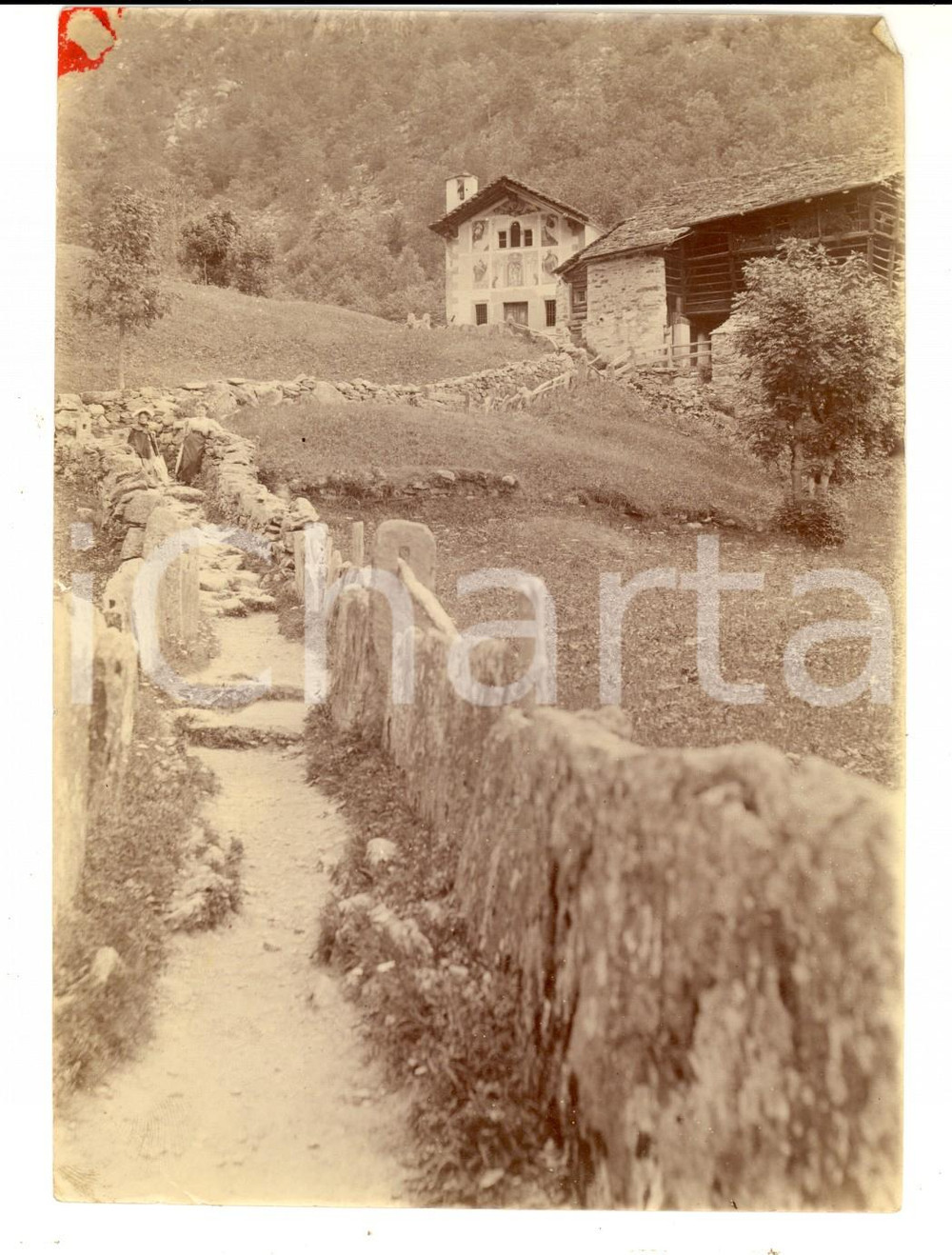 Fotografia d epoca originale 1920 ca ALAGNA VALSESIA VC Via dei Faggi con la chiesa Foto 13 x 17 1