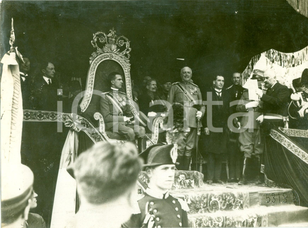 Fotografia d epoca originale 1930 TORINO RIVA DESTRA Umberto II sul palco reale inaugura Colonna Caduti FOTO 1