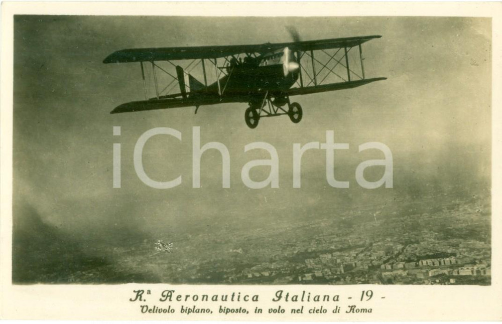 Cartolina originale da collezione 1930 ca ROMA Aeronautica italiana Velivolo biplano in volo sull URBE Cartolina 1