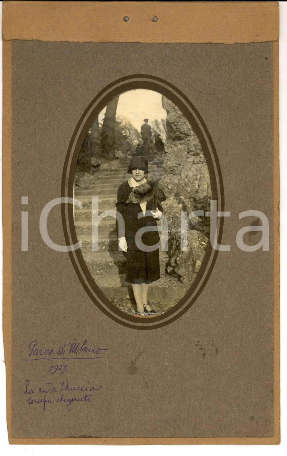 Fotografia d epoca originale 1927 MILANO Giardini PORTA VENEZIA Donna con volpe intera al collo Fotografia 1