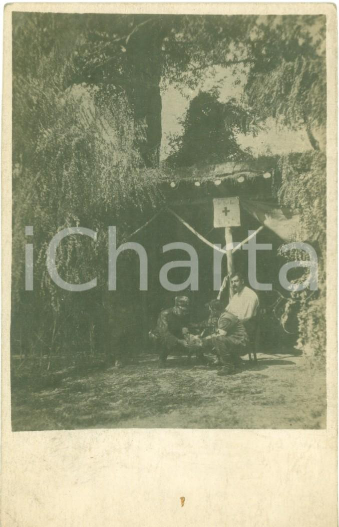 Fotografia d epoca originale 1917 FRONTE DEL PIAVE WW1 Soldato ferito al posto di medicazione Fotocartolina 1