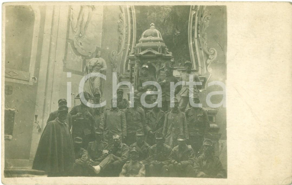 Fotografia d epoca originale 1917 SAN PIER D ISONZO GO WW1 Prigionieri austriaci in chiesa Fotocartolina 1