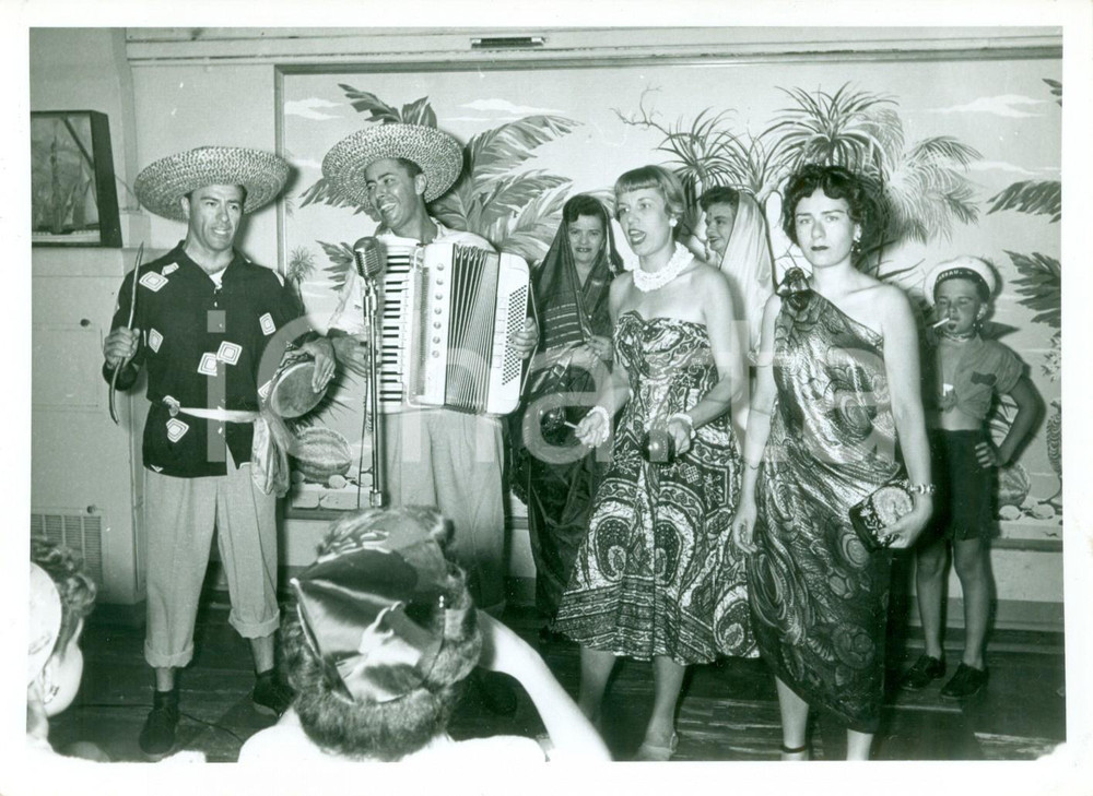 Fotografia d epoca originale 1953 NASSAU BAHAMAS Concerto di musica caraibica sulla SS NASSAU Fotografia 1