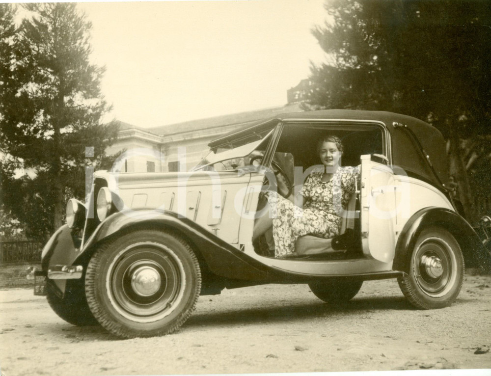 Fotografia d epoca originale 1942 MILANO ? Margarethe COLINS DE TARSIENNE moglie Indro MONTANELLI FIAT cabrio 1