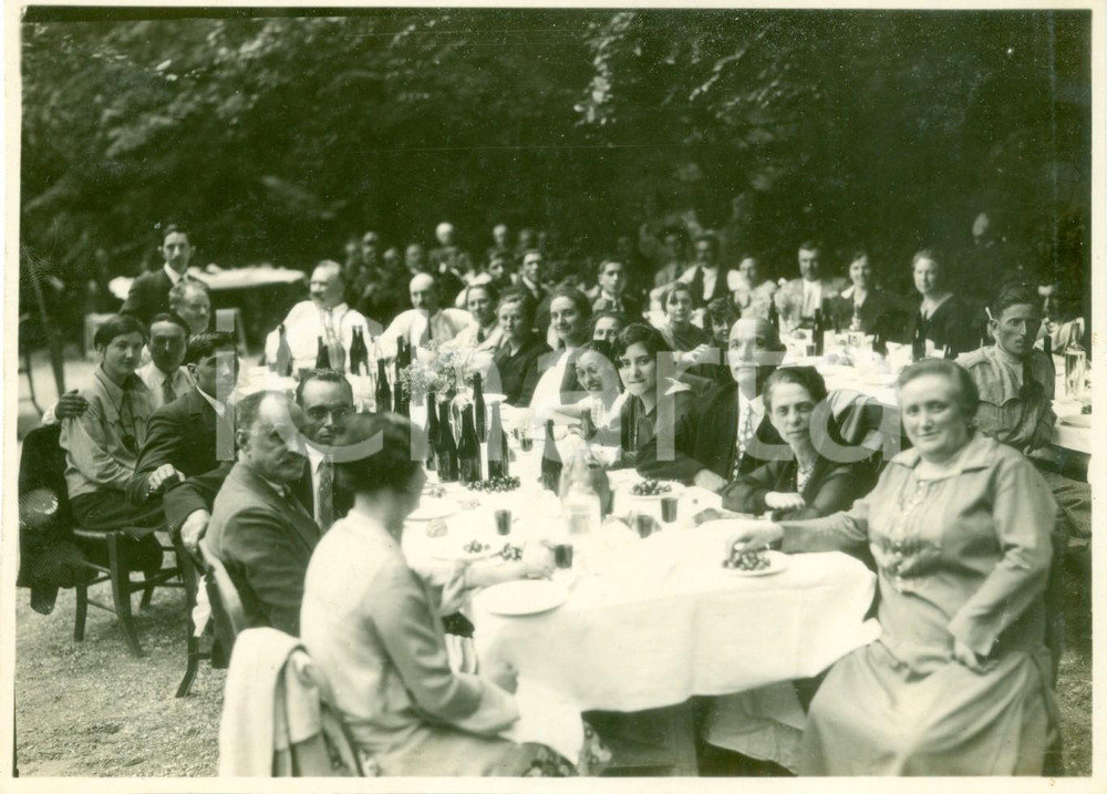 Fotografia d epoca originale 1935 INDUNO OLONA Turisti al Ristorante GROTTE DI VALGANNA Fotografia 1
