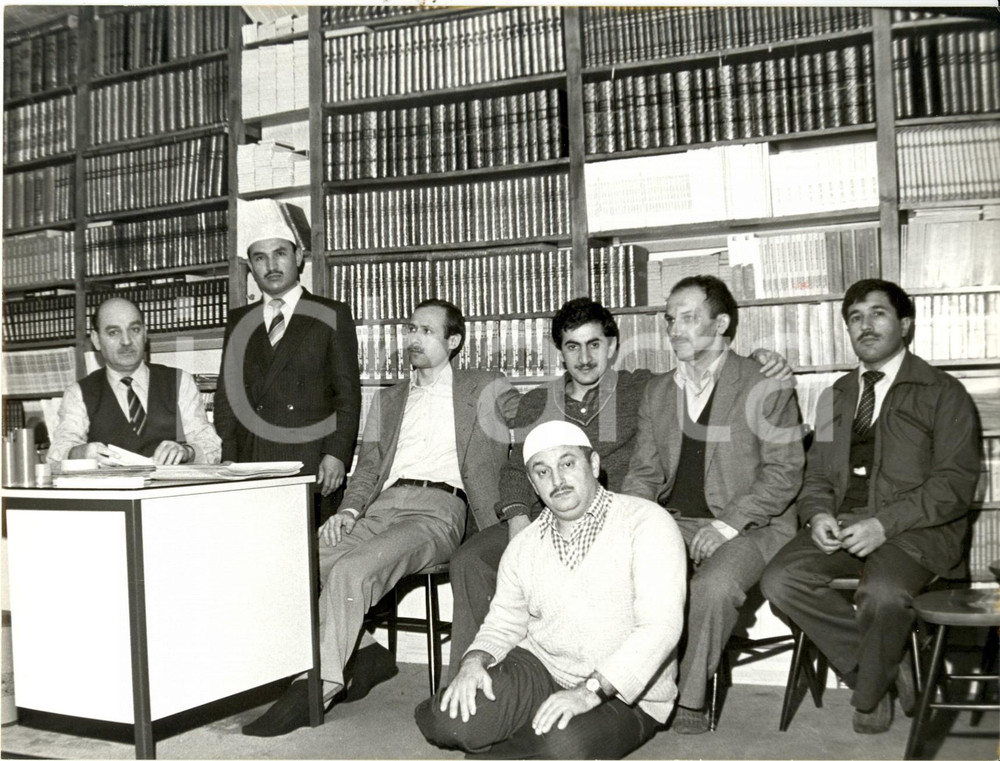 Fotografia d epoca originale 1981 KOLN D Insegnante e studenti scuola coranica al centro culturale islamico 1