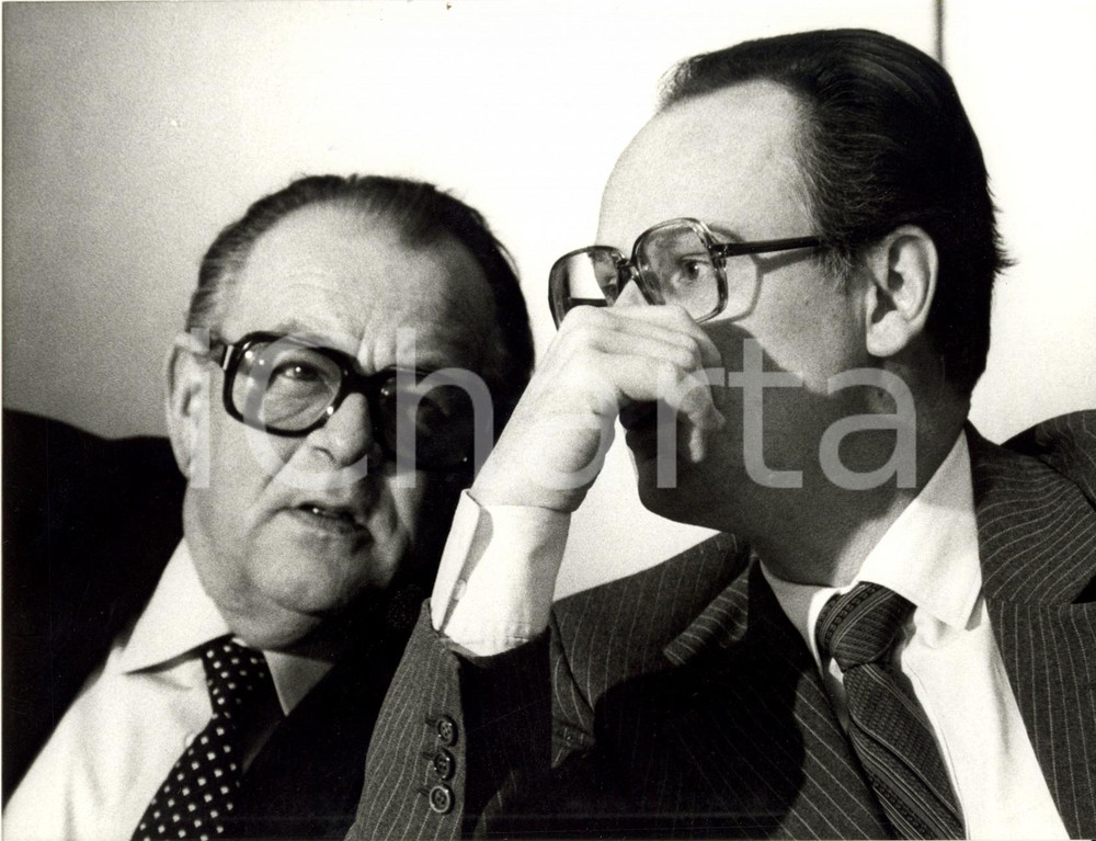 Fotografia d epoca originale 1981 BONN I politici socialdemocratici Hans Jurgen WISCHNEWSKI e Peter GLOTZ 1