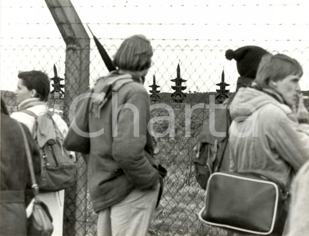 Fotografia d epoca originale 1982 TUSCHENBROICH Manifestanti OSTERMASCH per la pace fuori base aerea RAF 1