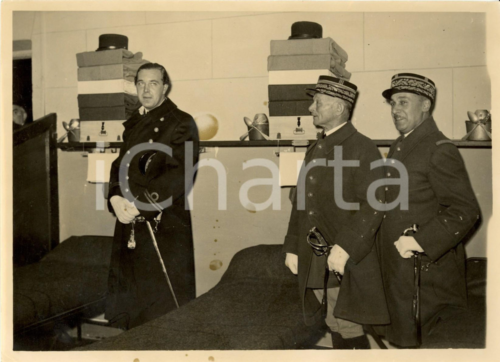 Fotografia d epoca originale 1938 SENS F Bertil SVEZIA con generale Maxime WEYGAND in caserma 4Â° FANTERIA 1