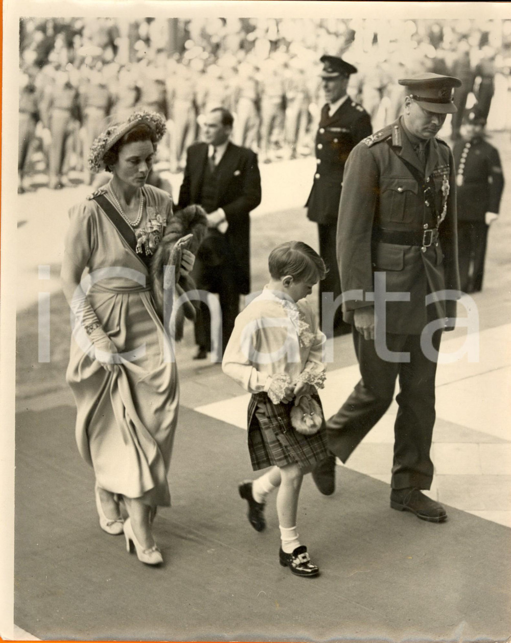Fotografia d epoca originale 1948 LONDON Henry e Alice GLOUCESTER con figlio WILLIAM nozze argento GIORGIO VI 1