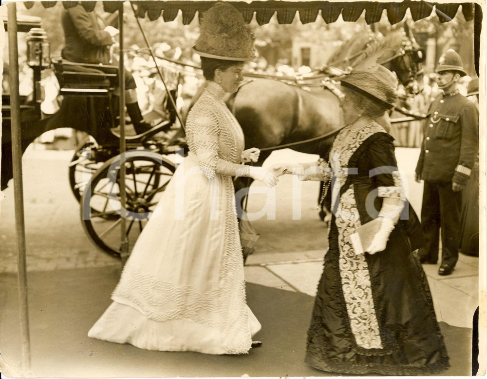Fotografia d epoca originale 1912 LONDON PRINCE S SKATING CLUB Mary di TECK accolta a BRITISH SILK EXHIBITION 1