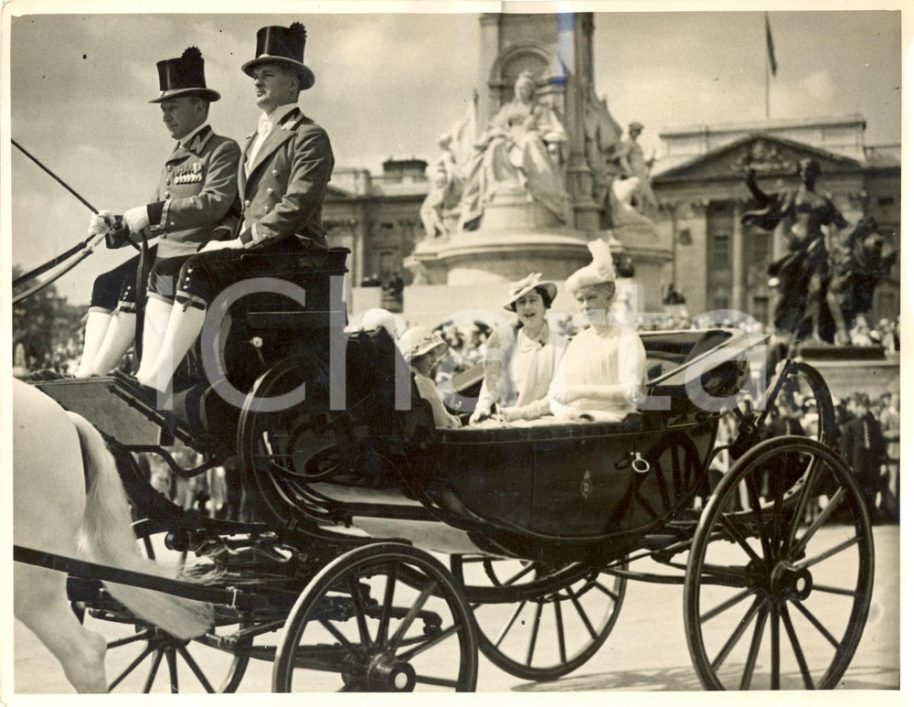 Fotografia d epoca originale 1937 LONDON Elisabeth BOWESLYON e Mary di TECK cerimonia Trooping the Colour 1