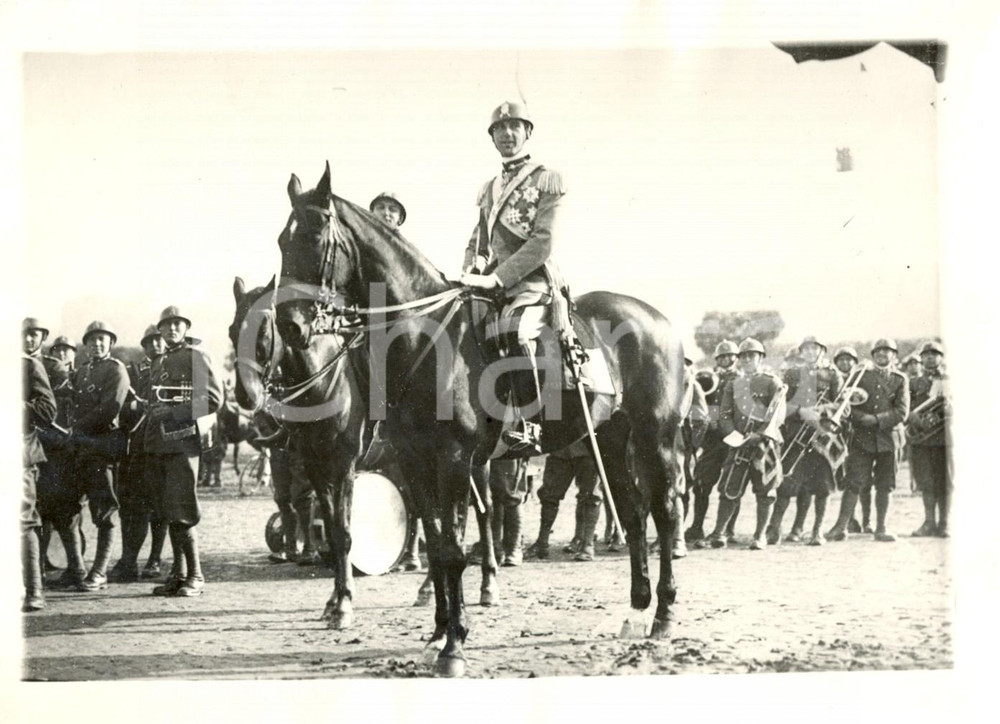 Fotografia d epoca originale 1930 ca PIEMONTE ? Umberto II di SAVOIA colonnello di fanteria a cavallo 2 1