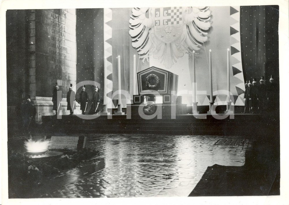 Fotografia d epoca originale 1934 PARIS Arc de Triomphe  CÃ©notaphe du roi ALEXANDRE dressÃ© pour l hommage 1
