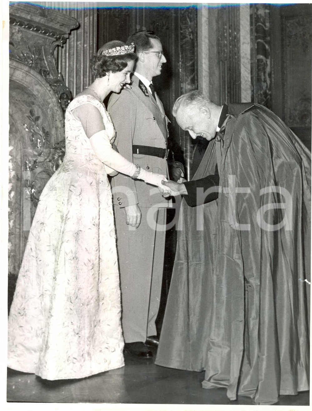Fotografia d epoca originale 1962 BRUXELLES BALDOVINO I Fabiola BELGIO con cardinale LÃ©onJoseph SUENENS 1