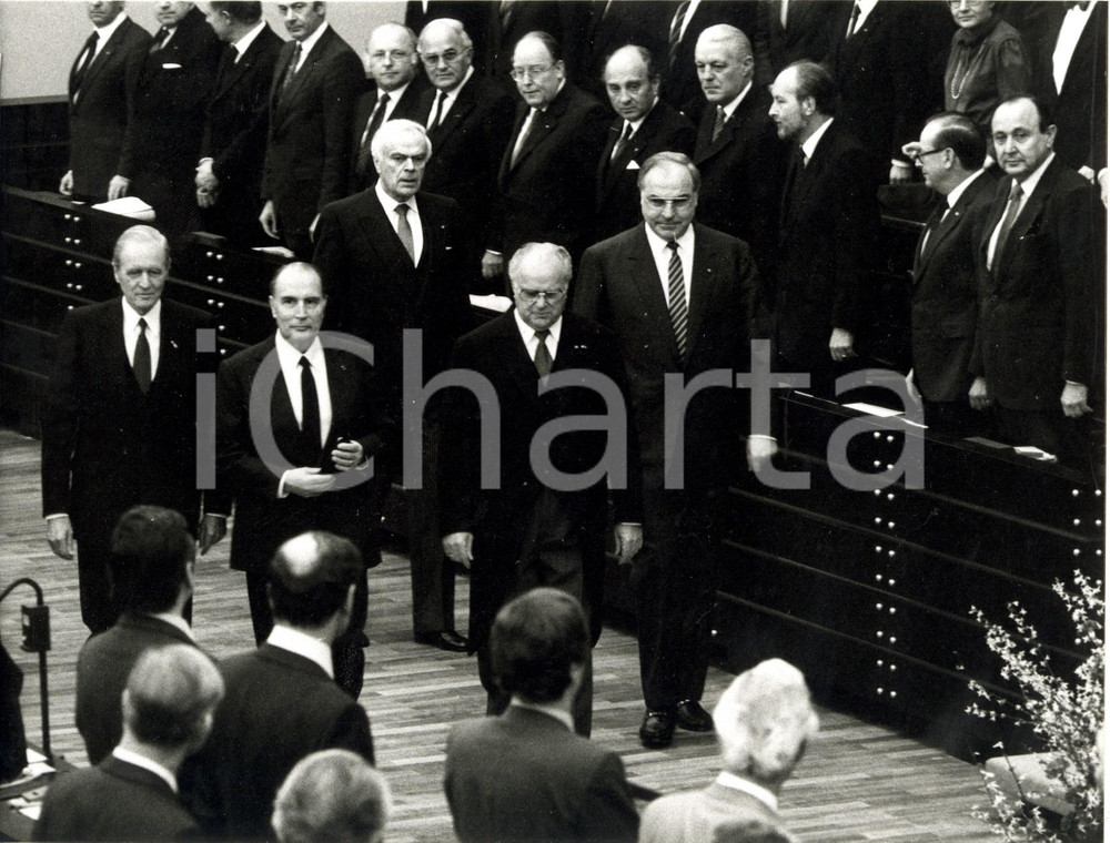 Fotografia d epoca originale 1983 BONN D FranÃ§ois MITTERRAND, Helmut KOHL e Karl CARSTENS al BUNDESTAG 1