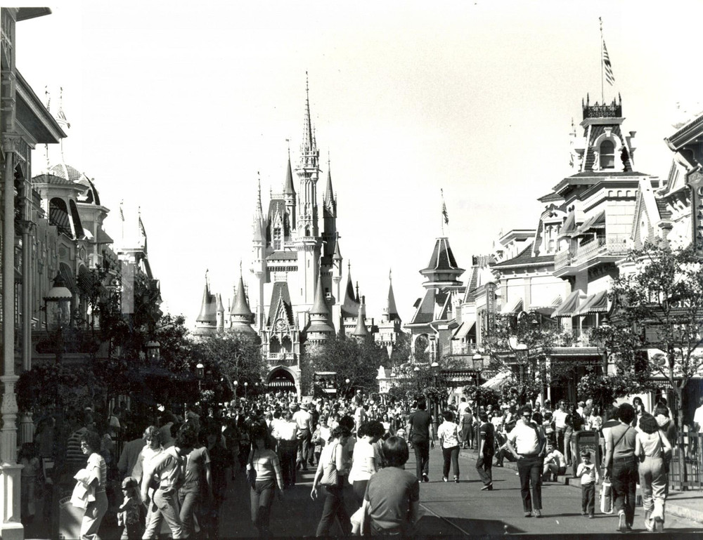 Fotografia d epoca originale 1979 ORLANDO FLORIDA Folla di turisti al parco divertimenti di DISNEYLAND Foto 1