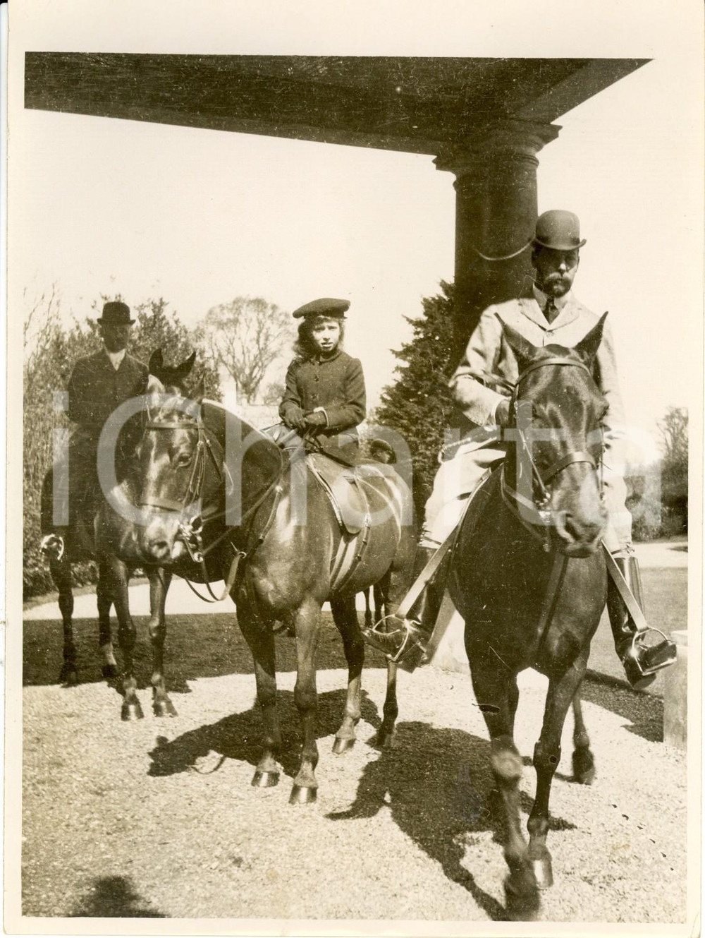 Fotografia d epoca originale 1910 ca LONDON ? Re GIORGIO V con la principessa MARY bambina a cavallo Foto 1