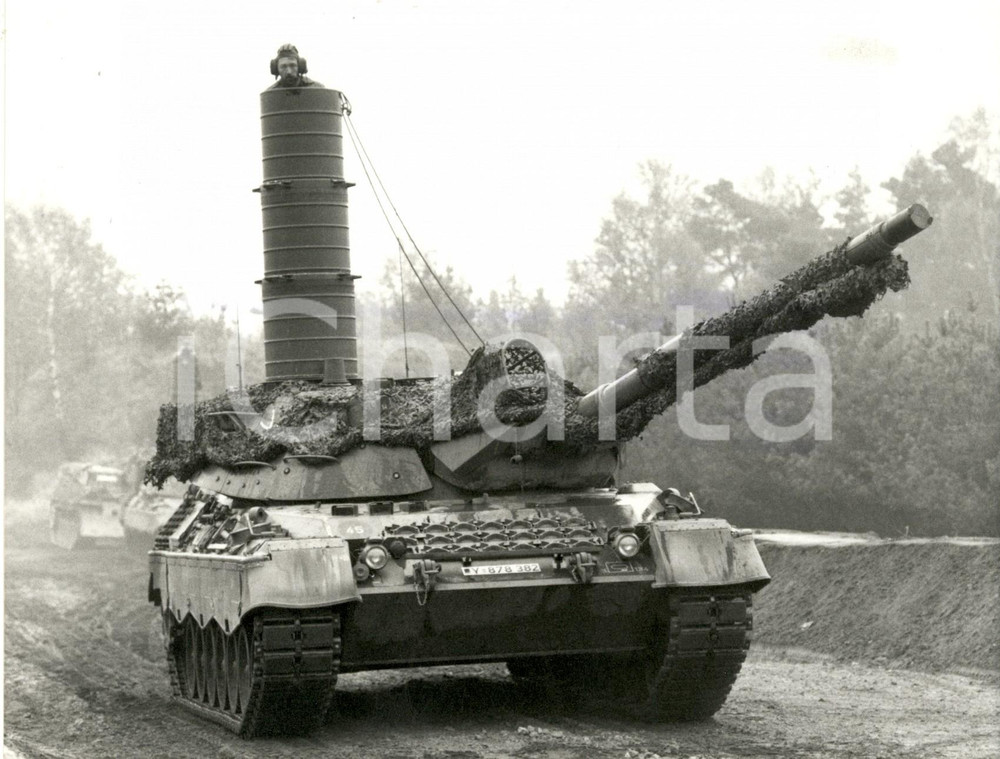 Fotografia d epoca originale 1988 GERMANIA Carro armato LEOPARD 1 a copertura mimetica durante esercitazione 1