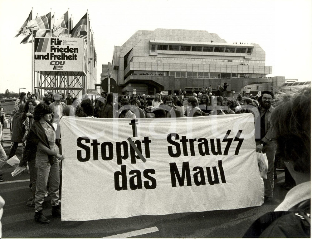 Fotografia d epoca originale 1980 BERLIN Manifestazione contro Franz Josef STRAUSS candidato cancelliere CDU 1