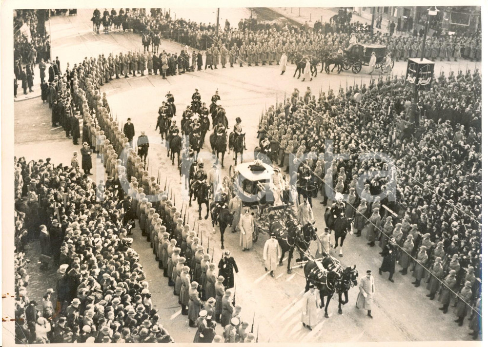 Fotografia d epoca originale 1937 PAESI BASSI Corteo reale regina Guglielmina matrimonio Giuliana d OLANDA 1