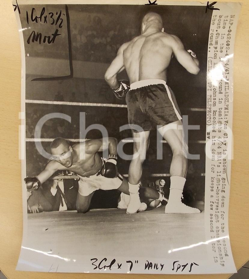Fotografia d epoca originale 1961 PHILADELPHIA USA BOXE Von CLAY ko vs Harold JOHNSON Fotografia cm 28 x 36 1