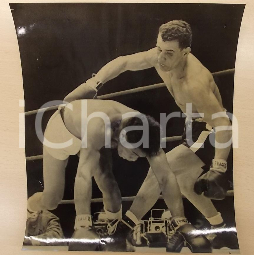 Fotografia d epoca originale 1960 SAN FRANCISCO BOXE Pugile Sixto RODRIGUEZ mette ko Henry HANK Foto 25 x 29 1