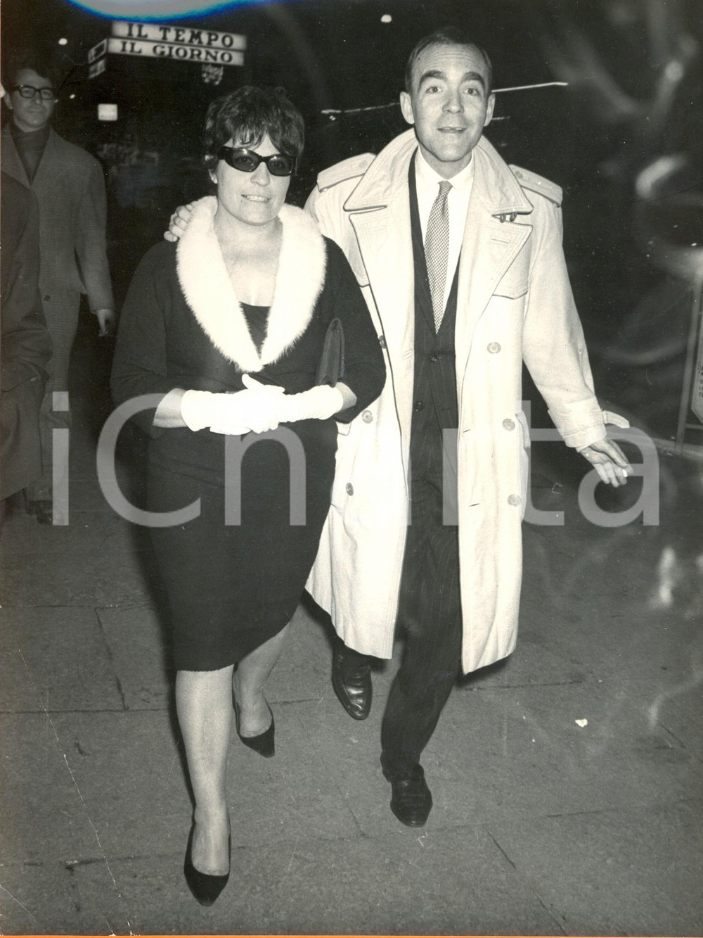 Fotografia d epoca originale 1960 ROMA DOLCE VITA Miliardario Peter Howard VANDERBILT e Rita GUARINO ? 1