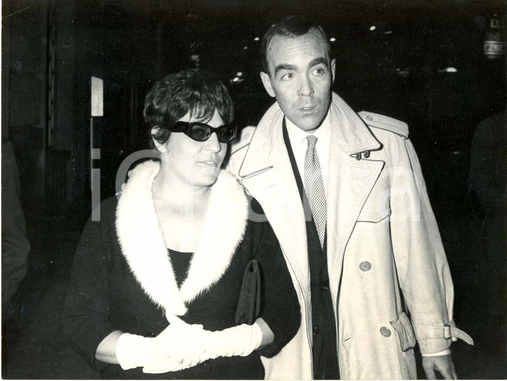 Fotografia d epoca originale 1960 ROMA DOLCE VITA Miliardario Peter VANDERBILT e Rita GUARINO ? 1