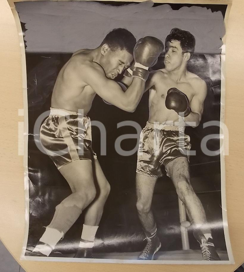 Fotografia d epoca originale 1952 OAKLAND USA BOXE Pugile Luke CASTILLO vs Charles LEWIS Fotografia 28 x 35 1
