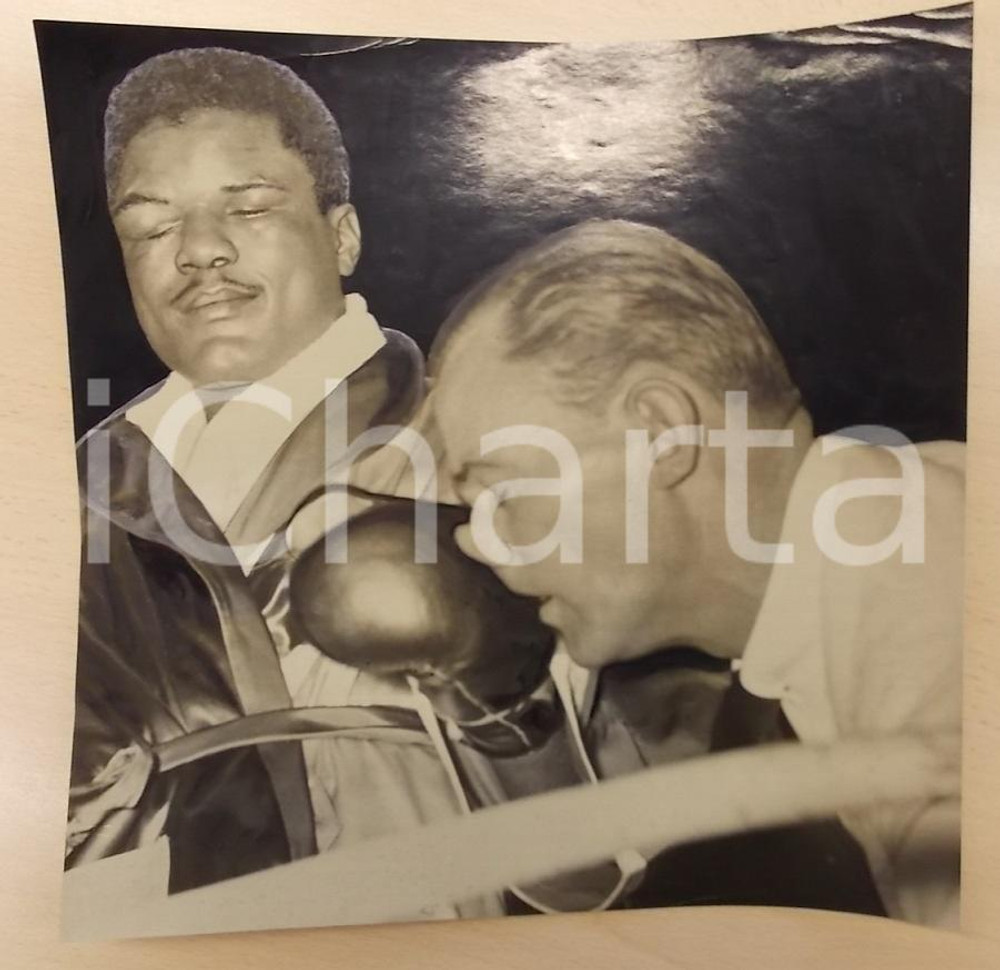 Fotografia d epoca originale 1957 SAN FRANCISCO BOXE Mike SCANLAN quasi colpito da Hurricane JACKSON 25 x 34 1