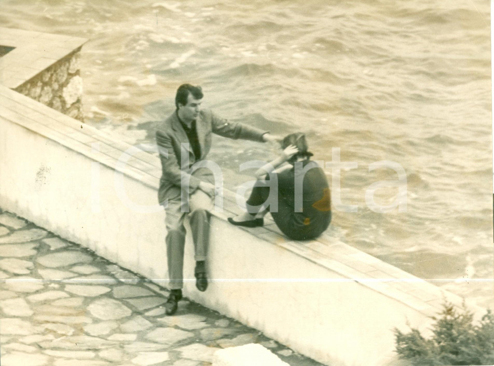 Fotografia d epoca originale 1962 MONTE ARGENTARIO Beatrice d OLANDA in terrazza sul mare a PORTO ERCOLE Foto 1