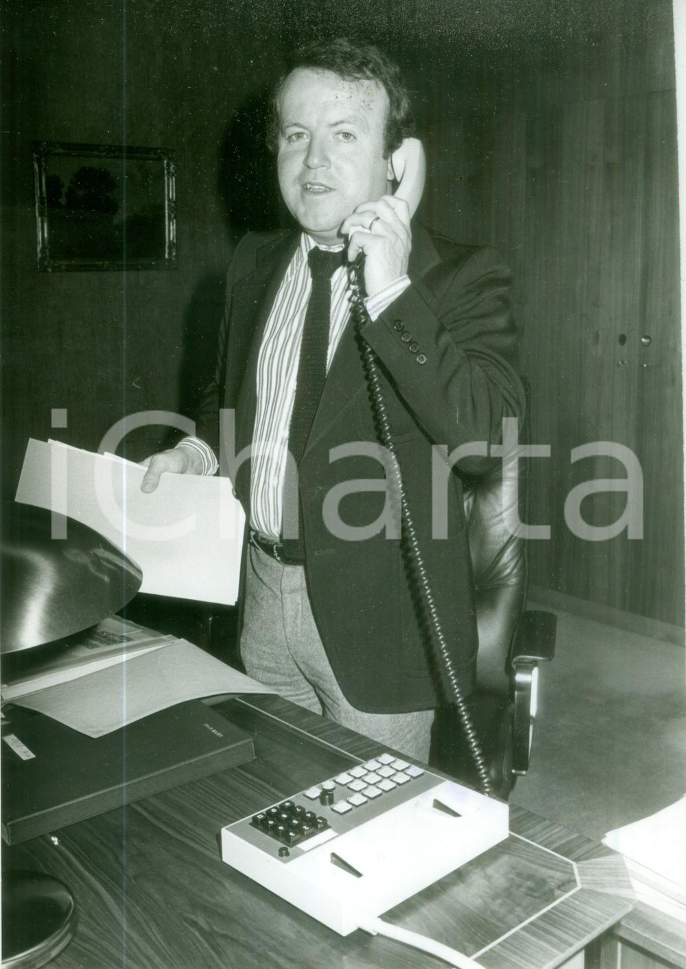 Fotografia d epoca originale 1978 MUNCHEN DE Ministro degli Interni Gerold TANDLER alla sua scrivania Foto 1