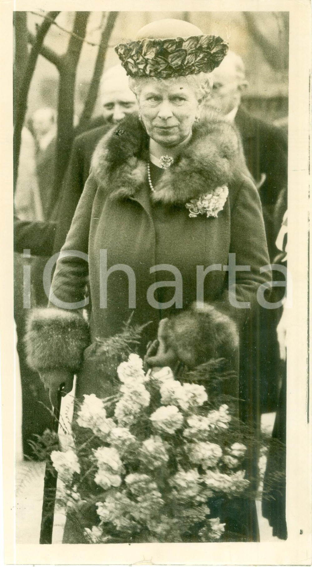 Fotografia d epoca originale 1935 ca LONDON Re George V Mary di TECK visita West Ham Central Mission Foto 1