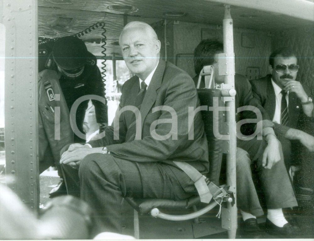 Fotografia d epoca originale 1989 LECK DE Ministro Gerhard STOLTENBERG su un elicottero Fotografia 1