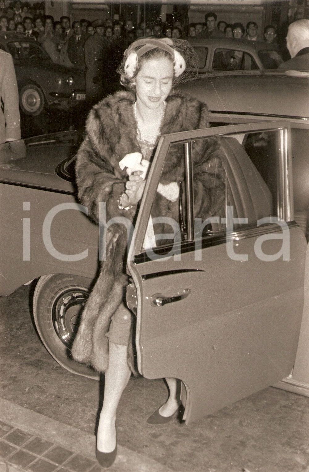 Fotografia d epoca originale 1960 MADRID Donna Fabiola MORA Y ARAGON arriva alla chiesa di SAN ANDRES 2 1