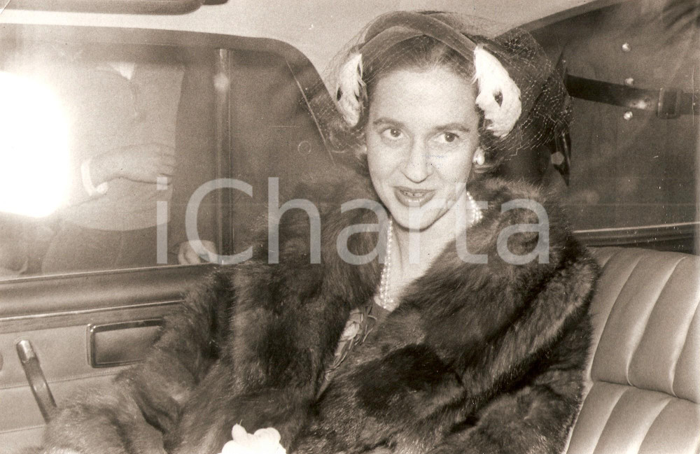 Fotografia d epoca originale 1960 MADRID Fabiola MORA Y ARAGON in auto dopo Te Deum per Baldovino 1 1