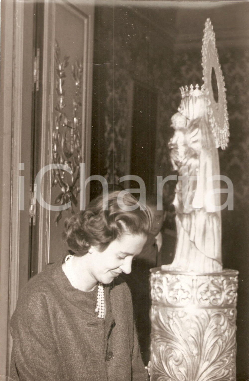 Fotografia d epoca originale 1960 MADRID Donna Fabiola MORA Y ARAGON  prega la Vergine del Pilar Foto 1 1