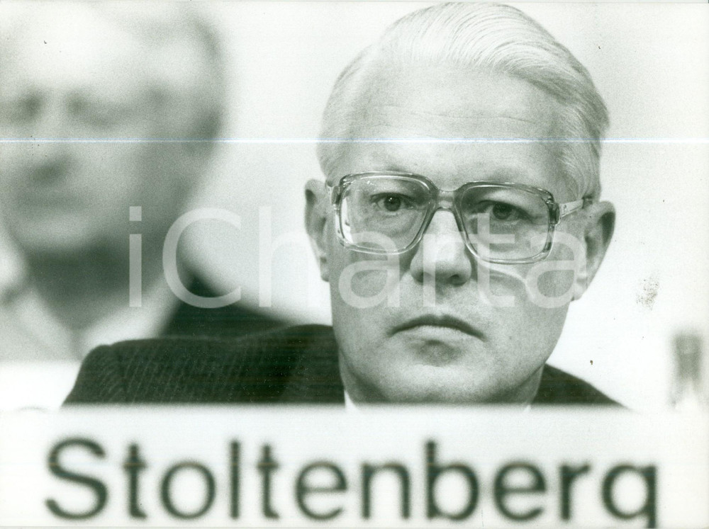 Fotografia d epoca originale 1990 BONN DE Ministro Gerhard STOLTENBERG a conferenza stampa Fotografia 1