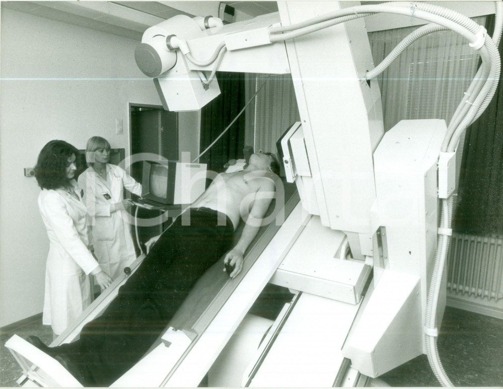 Fotografia d epoca originale 1981 BONN DE Moderni apparecchi per la RONTGENterapia Fotografia 1