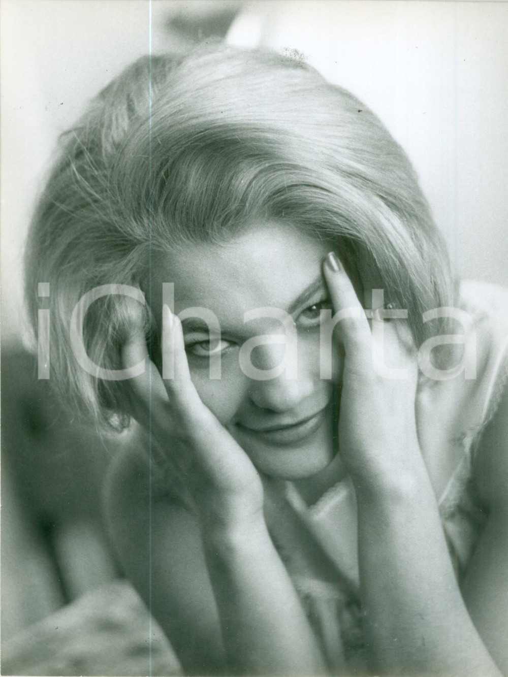 Fotografia d epoca originale 1970 ca PARIS Mannequin bionda in posa provocante Fotografia 1