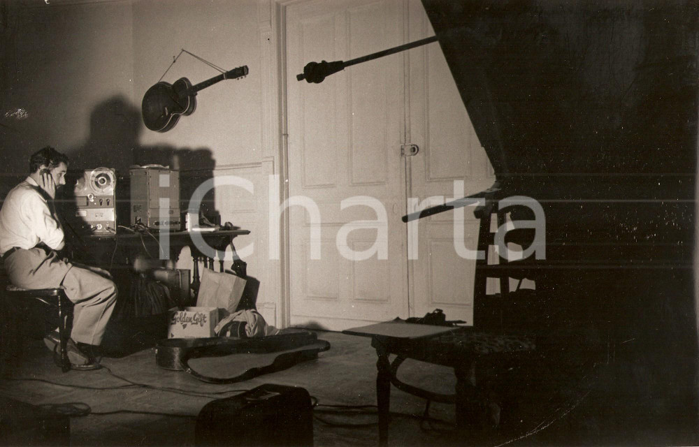 Fotografia d epoca originale 1961 GUNS OF THE TREES recording a song for the soundtrack Photo 1