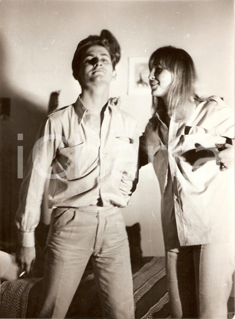 Fotografia d epoca originale 1960 ca ROMA Renzino ROSSELLINI nel suo atelier con l attrice Anna BAJ Foto 3 1